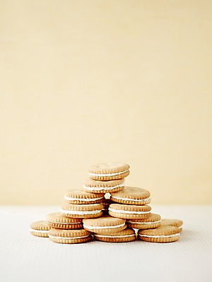 포토 JPG 스튜디오촬영 음식 탁자 디저트 실내 근접촬영 사람없음 아웃포커스 쌓기 과자 달콤 샌드 국내포토 뷰포인트 가구 모션 촬영기법 내부 맛 파일형식