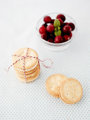 포토 JPG 스튜디오촬영 그릇 식기 과일 디저트 실내 근접촬영 사람없음 아웃포커스 쌓기 과자 끈 달콤 묶기 샌드 크랜베리 국내포토 열매 음식 뷰포인트 모션 촬영기법 내부 맛 파일형식