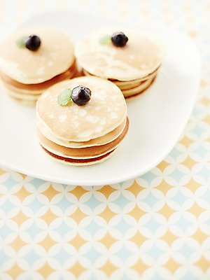 포토 JPG 스튜디오촬영 그릇 식기 접시 음식 빵 디저트 실내 근접촬영 사람없음 아웃포커스 과자 케이크 달콤 팬케이크 국내포토 뷰포인트 촬영기법 내부 맛 파일형식