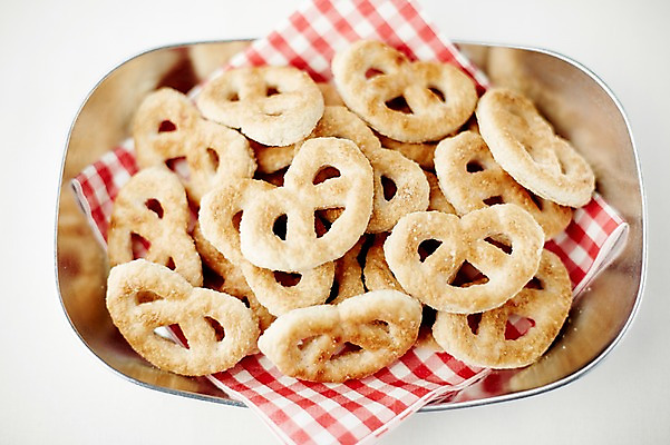 포토 JPG 스튜디오촬영 그릇 식기 음식 디저트 실내 근접촬영 사람없음 아웃포커스 쿠키 과자 달콤 담기 국내포토 뷰포인트 모션 촬영기법 내부 맛 파일형식