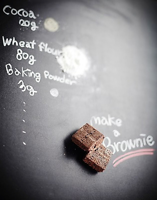 포토 JPG 스튜디오촬영 음식 빵 디저트 실내 근접촬영 사람없음 아웃포커스 과자 칠판 달콤 브라우니 국내포토 뷰포인트 촬영기법 내부 맛 파일형식