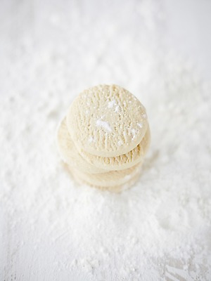 포토 JPG 스튜디오촬영 음식 디저트 실내 근접촬영 사람없음 아웃포커스 쌓기 쿠키 과자 달콤 가루 밀가루 국내포토 뷰포인트 모션 촬영기법 내부 맛 파일형식