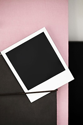 포토 JPG 스튜디오촬영 생활용품 백그라운드 프레임 실내 틀 근접촬영 사람없음 아웃포커스 책 공백 필름 오브젝트 폴라로이드 폴라로이드사진 사진필름 국내포토 뷰포인트 촬영기법 내부 카메라 파일형식