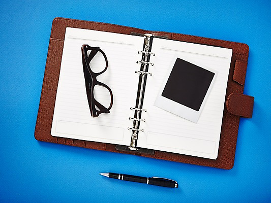 포토 JPG 스튜디오촬영 안경 생활용품 백그라운드 프레임 실내 틀 근접촬영 사람없음 필기구 펜 다이어리 공백 필름 오브젝트 폴라로이드 폴라로이드사진 사진필름 국내포토 잡화 뷰포인트 문구용품 내부 카메라 사무용품 파일형식