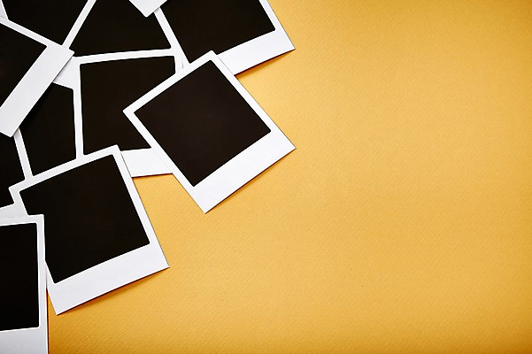 포토 JPG 스튜디오촬영 생활용품 백그라운드 프레임 실내 틀 사람없음 공백 필름 오브젝트 폴라로이드 폴라로이드사진 사진필름 국내포토 내부 카메라 파일형식