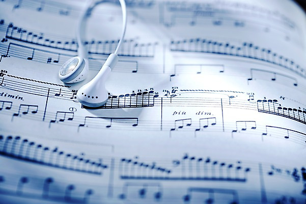 포토 JPG 스튜디오촬영 기호 종이 음악 이어폰 음향기기 백그라운드 음표 실내 근접촬영 사람없음 아웃포커스 음악감상 오브젝트 오선지 국내포토 문자 뷰포인트 문화예술 촬영기법 내부 전자제품 감상 악보 오선 파일형식