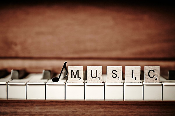 포토 JPG 스튜디오촬영 기호 알파벳 영어 악기 음악 백그라운드 음표 대문자 실내 근접촬영 사람없음 아웃포커스 단어 장난감 블록 건반 피아노 건반악기 오브젝트 국내포토 문자 뷰포인트 문화예술 촬영기법 내부 파일형식