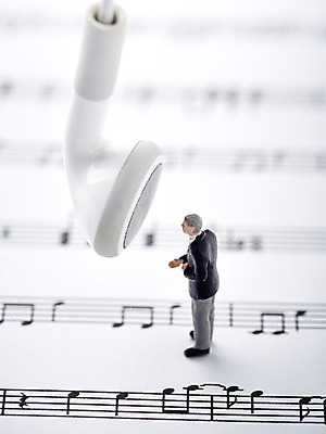 포토 JPG 스튜디오촬영 기호 종이 음악 인형 이어폰 음향기기 백그라운드 음표 실내 근접촬영 사람없음 아웃포커스 장난감 모형 음악감상 미니어처 피규어 오브젝트 오선지 국내포토 문자 뷰포인트 문화예술 촬영기법 내부 전자제품 감상 악보 오선 파일형식