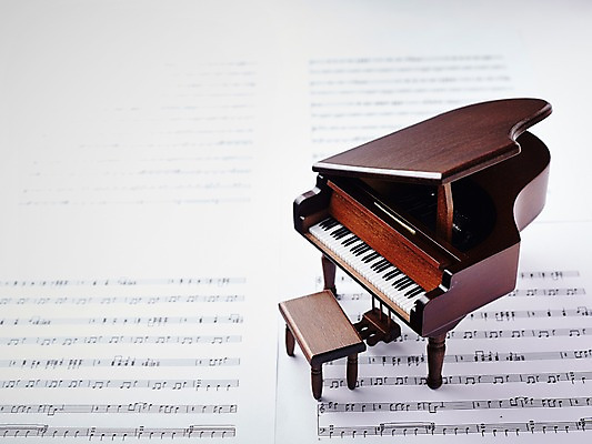 포토 JPG 스튜디오촬영 기호 종이 악기 음악 백그라운드 음표 실내 근접촬영 사람없음 아웃포커스 장난감 건반 피아노 오브젝트 오선지 그랜드피아노 국내포토 문자 뷰포인트 문화예술 촬영기법 내부 건반악기 악보 오선 파일형식