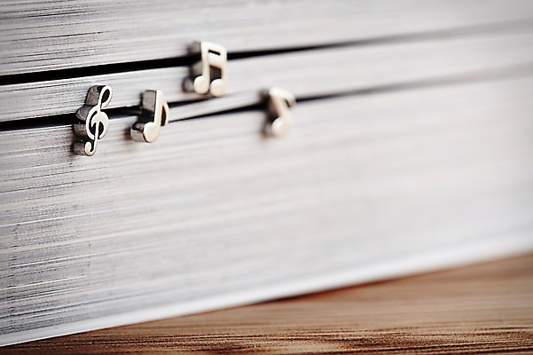 포토 JPG 스튜디오촬영 기호 음악 백그라운드 음표 실내 근접촬영 사람없음 아웃포커스 책 높은음자리표 오브젝트 8분음표 16분음표 국내포토 문자 뷰포인트 문화예술 촬영기법 내부 파일형식