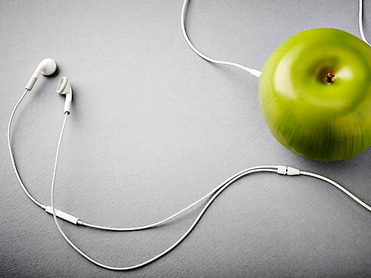 포토 JPG 스튜디오촬영 음악 이어폰 음향기기 백그라운드 과일 실내 근접촬영 사람없음 음악감상 사과 오브젝트 국내포토 뷰포인트 문화예술 내부 전자제품 감상 파일형식