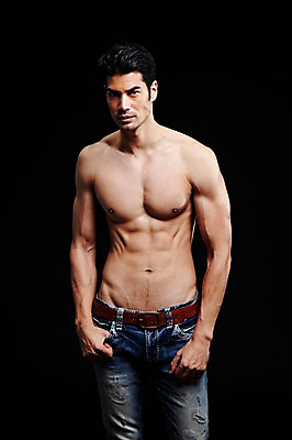 포토 JPG 스튜디오촬영 외국인 해외기획촬영 2012년태국 남자 맨라이프 포즈 검은배경 근육 상의탈의 실내 한명 서기 사람 성인 앞모습 캐주얼 30대 운동 섹시 헬스 청바지 성인남자한명만 장년만 장년남자만 장년남자한명만 국내포토 1 라이프스타일 옷 뷰포인트 백그라운드 컨셉 바지 모션 탈의 건강 인종 내부 장년 검은색 남자만 남자한명만 성인남자만 성인만 파일형식