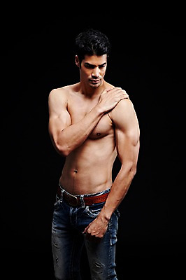 포토 JPG 스튜디오촬영 외국인 해외기획촬영 2012년태국 남자 맨라이프 포즈 검은배경 근육 상의탈의 실내 한명 서기 사람 성인 앞모습 캐주얼 30대 운동 섹시 헬스 청바지 성인남자한명만 장년만 장년남자만 장년남자한명만 국내포토 1 라이프스타일 옷 뷰포인트 백그라운드 컨셉 바지 모션 탈의 건강 인종 내부 장년 검은색 남자만 남자한명만 성인남자만 성인만 파일형식