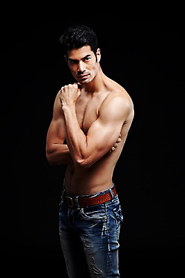 포토 JPG 스튜디오촬영 외국인 해외기획촬영 2012년태국 남자 맨라이프 포즈 검은배경 근육 상의탈의 실내 한명 서기 사람 성인 앞모습 캐주얼 30대 운동 섹시 헬스 청바지 성인남자한명만 장년만 장년남자만 장년남자한명만 국내포토 1 라이프스타일 옷 뷰포인트 백그라운드 컨셉 바지 모션 탈의 건강 인종 내부 장년 검은색 남자만 남자한명만 성인남자만 성인만 파일형식