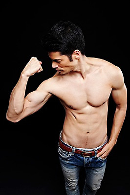 포토 JPG 스튜디오촬영 외국인 해외기획촬영 2012년태국 남자 맨라이프 포즈 검은배경 근육 상의탈의 실내 한명 서기 사람 상반신 성인 앞모습 캐주얼 30대 운동 섹시 헬스 청바지 팔운동 알통 팔근육 성인남자한명만 장년만 장년남자만 장년남자한명만 국내포토 1 라이프스타일 옷 뷰포인트 백그라운드 컨셉 바지 모션 탈의 건강 인종 내부 장년 검은색 남자만 남자한명만 성인남자만 성인만 파일형식