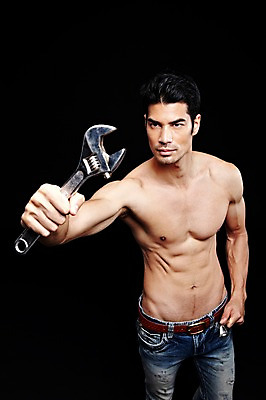 포토 JPG 스튜디오촬영 외국인 해외기획촬영 2012년태국 남자 맨라이프 검은배경 근육 상의탈의 실내 한명 서기 들기 사람 상반신 성인 앞모습 캐주얼 30대 섹시 도구 공구 청바지 스패너 수리 성인남자한명만 장년만 장년남자만 장년남자한명만 국내포토 1 라이프스타일 옷 뷰포인트 백그라운드 컨셉 바지 모션 탈의 인종 내부 장년 검은색 남자만 남자한명만 성인남자만 성인만 파일형식