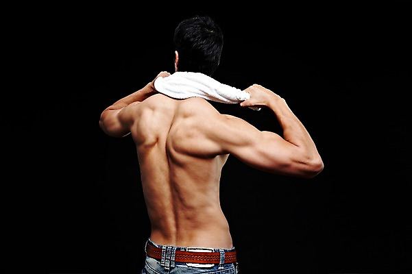 포토 JPG 스튜디오촬영 외국인 해외기획촬영 2012년태국 남자 맨라이프 검은배경 근육 상의탈의 실내 한명 서기 들기 사람 상반신 성인 뒷모습 30대 수건 뷰티 섹시 목욕 성인남자한명만 장년만 장년남자만 장년남자한명만 그루밍족 국내포토 1 라이프스타일 뷰포인트 백그라운드 컨셉 모션 탈의 인종 내부 장년 위생용품 검은색 청결 남자만 남자한명만 성인남자만 성인만 파일형식