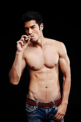 포토 JPG 스튜디오촬영 외국인 해외기획촬영 2012년태국 남자 맨라이프 검은배경 근육 상의탈의 흡연 담배 실내 한명 서기 들기 사람 상반신 성인 앞모습 캐주얼 30대 섹시 청바지 물기 성인남자한명만 장년만 장년남자만 장년남자한명만 국내포토 1 라이프스타일 옷 뷰포인트 백그라운드 컨셉 바지 모션 탈의 인종 내부 장년 검은색 남자만 남자한명만 성인남자만 성인만 파일형식