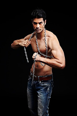 포토 JPG 스튜디오촬영 외국인 해외기획촬영 2012년태국 남자 맨라이프 포즈 검은배경 근육 상의탈의 실내 한명 서기 사람 성인 앞모습 캐주얼 30대 섹시 청바지 쇠사슬 성인남자한명만 장년만 장년남자만 장년남자한명만 국내포토 1 라이프스타일 옷 뷰포인트 백그라운드 컨셉 바지 모션 탈의 인종 내부 장년 검은색 남자만 남자한명만 성인남자만 성인만 파일형식