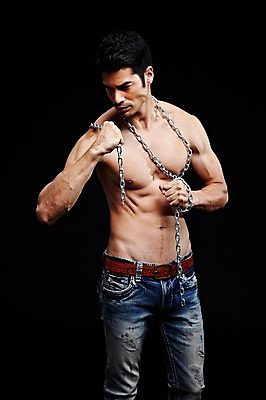 포토 JPG 스튜디오촬영 외국인 해외기획촬영 2012년태국 남자 맨라이프 포즈 검은배경 근육 상의탈의 실내 한명 서기 사람 성인 앞모습 캐주얼 30대 섹시 청바지 쇠사슬 성인남자한명만 장년만 장년남자만 장년남자한명만 국내포토 1 라이프스타일 옷 뷰포인트 백그라운드 컨셉 바지 모션 탈의 인종 내부 장년 검은색 남자만 남자한명만 성인남자만 성인만 파일형식