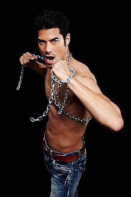 포토 JPG 스튜디오촬영 외국인 해외기획촬영 2012년태국 남자 맨라이프 포즈 검은배경 근육 상의탈의 실내 한명 사람 상반신 성인 캐주얼 30대 섹시 청바지 쇠사슬 성인남자한명만 장년만 장년남자만 장년남자한명만 국내포토 1 라이프스타일 옷 백그라운드 컨셉 바지 탈의 인종 내부 장년 검은색 남자만 남자한명만 성인남자만 성인만 파일형식