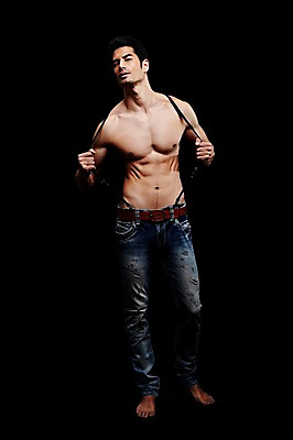 포토 JPG 스튜디오촬영 전신 외국인 해외기획촬영 2012년태국 남자 맨라이프 포즈 검은배경 근육 상의탈의 실내 한명 서기 사람 성인 앞모습 캐주얼 30대 섹시 청바지 멜빵 성인남자한명만 장년만 장년남자만 장년남자한명만 국내포토 1 라이프스타일 잡화 옷 뷰포인트 백그라운드 컨셉 바지 모션 탈의 인종 내부 장년 검은색 남자만 남자한명만 성인남자만 성인만 파일형식