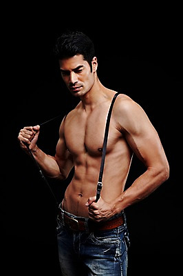 포토 JPG 스튜디오촬영 외국인 해외기획촬영 2012년태국 남자 맨라이프 포즈 검은배경 근육 상의탈의 실내 한명 사람 상반신 성인 앞모습 캐주얼 30대 섹시 청바지 멜빵 성인남자한명만 장년만 장년남자만 장년남자한명만 국내포토 1 라이프스타일 잡화 옷 뷰포인트 백그라운드 컨셉 바지 탈의 인종 내부 장년 검은색 남자만 남자한명만 성인남자만 성인만 파일형식