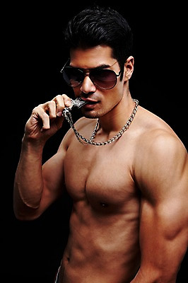 포토 JPG 스튜디오촬영 외국인 해외기획촬영 2012년태국 남자 맨라이프 포즈 십자가 목걸이 검은배경 근육 상의탈의 실내 한명 사람 상반신 성인 30대 선글라스 섹시 물기 성인남자한명만 장년만 장년남자만 장년남자한명만 국내포토 1 라이프스타일 안경 백그라운드 컨셉 장신구 모션 탈의 인종 내부 장년 검은색 남자만 남자한명만 성인남자만 성인만 파일형식