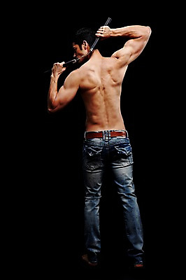 포토 JPG 스튜디오촬영 전신 외국인 해외기획촬영 2012년태국 남자 맨라이프 포즈 모션 검은배경 근육 상의탈의 실내 한명 서기 들기 사람 성인 뒷모습 캐주얼 30대 운동 운동기구 헬스 청바지 무도 쌍절곤 쌍절봉 성인남자한명만 장년만 장년남자만 장년남자한명만 국내포토 1 라이프스타일 옷 스포츠 뷰포인트 백그라운드 바지 탈의 건강 인종 내부 장년 검은색 남자만 남자한명만 성인남자만 성인만 파일형식