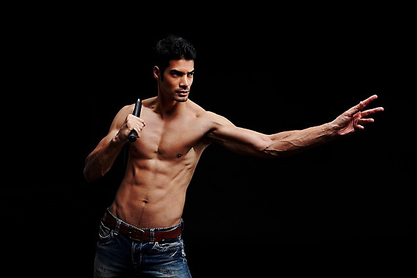 포토 JPG 스튜디오촬영 외국인 해외기획촬영 2012년태국 남자 맨라이프 포즈 모션 검은배경 근육 상의탈의 실내 한명 들기 사람 상반신 성인 캐주얼 30대 운동 운동기구 헬스 청바지 무도 쌍절곤 쌍절봉 성인남자한명만 장년만 장년남자만 장년남자한명만 국내포토 1 라이프스타일 옷 스포츠 백그라운드 바지 탈의 건강 인종 내부 장년 검은색 남자만 남자한명만 성인남자만 성인만 파일형식