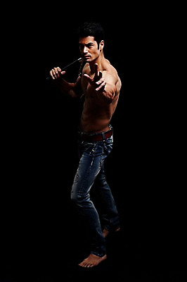 포토 JPG 스튜디오촬영 전신 외국인 해외기획촬영 2012년태국 남자 맨라이프 포즈 모션 검은배경 근육 상의탈의 실내 한명 서기 들기 사람 성인 앞모습 캐주얼 30대 운동 운동기구 헬스 청바지 무도 쌍절곤 쌍절봉 성인남자한명만 장년만 장년남자만 장년남자한명만 국내포토 1 라이프스타일 옷 스포츠 뷰포인트 백그라운드 바지 탈의 건강 인종 내부 장년 검은색 남자만 남자한명만 성인남자만 성인만 파일형식