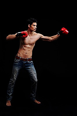 포토 JPG 스튜디오촬영 전신 외국인 해외기획촬영 2012년태국 남자 맨라이프 포즈 모션 검은배경 근육 상의탈의 실내 한명 서기 사람 성인 캐주얼 30대 운동 헬스 권투 글러브 청바지 권투글러브 펀치 성인남자한명만 장년만 장년남자만 장년남자한명만 국내포토 1 라이프스타일 옷 스포츠용품 장갑 백그라운드 바지 탈의 건강 인종 내부 장년 검은색 격투기 남자만 남자한명만 성인남자만 성인만 파일형식