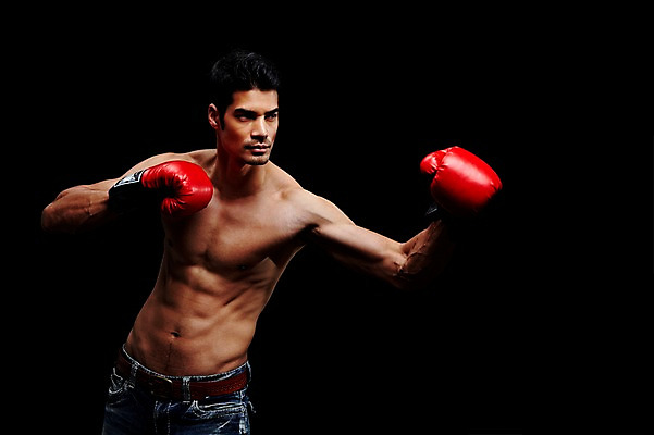 포토 JPG 스튜디오촬영 외국인 해외기획촬영 2012년태국 남자 맨라이프 포즈 모션 검은배경 근육 상의탈의 실내 한명 사람 상반신 성인 캐주얼 30대 운동 헬스 권투 글러브 청바지 권투글러브 펀치 성인남자한명만 장년만 장년남자만 장년남자한명만 국내포토 1 라이프스타일 옷 스포츠용품 장갑 백그라운드 바지 탈의 건강 인종 내부 장년 검은색 격투기 남자만 남자한명만 성인남자만 성인만 파일형식