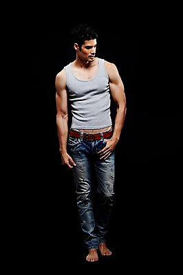 포토 JPG 스튜디오촬영 전신 외국인 해외기획촬영 2012년태국 남자 맨라이프 포즈 검은배경 근육 실내 한명 서기 사람 성인 앞모습 캐주얼 30대 민소매 운동 헬스 청바지 성인남자한명만 장년만 장년남자만 장년남자한명만 국내포토 1 라이프스타일 옷 뷰포인트 백그라운드 상의 바지 모션 건강 인종 내부 장년 검은색 남자만 남자한명만 성인남자만 성인만 파일형식