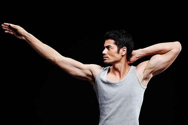 포토 JPG 스튜디오촬영 외국인 해외기획촬영 응시 2012년태국 남자 맨라이프 포즈 모션 검은배경 근육 실내 한명 사람 상반신 성인 30대 민소매 운동 헬스 알통 성인남자한명만 장년만 장년남자만 장년남자한명만 국내포토 1 라이프스타일 시선 백그라운드 상의 건강 인종 내부 장년 검은색 남자만 남자한명만 성인남자만 성인만 파일형식