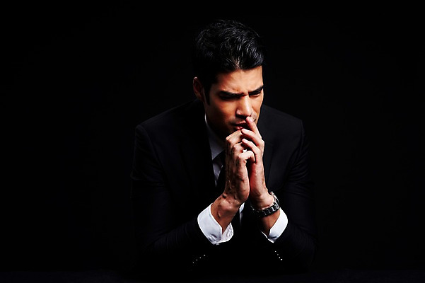 포토 JPG 스튜디오촬영 외국인 해외기획촬영 2012년태국 남자 맨라이프 생각 비즈니스 검은배경 스트레스 실내 한명 사람 정장 상반신 성인 앞모습 30대 비즈니스라이프 직장인 비즈니스맨 괴로움 손모으기 성인남자한명만 장년만 장년남자만 장년남자한명만 국내포토 직업 1 라이프스타일 옷 감정 뷰포인트 백그라운드 인종 손짓 내부 장년 검은색 남자만 남자한명만 성인남자만 성인만 파일형식