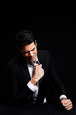 포토 JPG 스튜디오촬영 외국인 해외기획촬영 2012년태국 남자 맨라이프 비즈니스 검은배경 스트레스 실내 한명 사람 정장 상반신 성인 앞모습 30대 비즈니스라이프 직장인 비즈니스맨 찡그림 괴로움 성인남자한명만 장년만 장년남자만 장년남자한명만 국내포토 직업 1 라이프스타일 옷 감정 뷰포인트 백그라운드 표정 인종 내부 장년 검은색 남자만 남자한명만 성인남자만 성인만 파일형식
