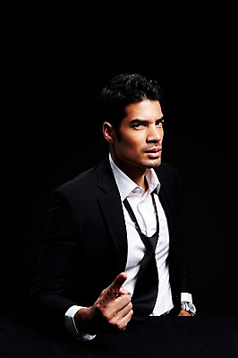 포토 JPG 스튜디오촬영 외국인 해외기획촬영 2012년태국 남자 맨라이프 포즈 비즈니스 검은배경 스트레스 실내 한명 사람 정장 손짓 상반신 성인 앞모습 30대 비즈니스라이프 가리킴 직장인 비즈니스맨 괴로움 성인남자한명만 장년만 장년남자만 장년남자한명만 국내포토 직업 1 라이프스타일 옷 감정 뷰포인트 백그라운드 모션 인종 내부 장년 검은색 남자만 남자한명만 성인남자만 성인만 파일형식