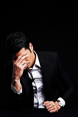 포토 JPG 스튜디오촬영 외국인 해외기획촬영 2012년태국 남자 맨라이프 생각 비즈니스 검은배경 스트레스 실내 고개숙이기 한명 사람 정장 상반신 성인 앞모습 30대 비즈니스라이프 직장인 비즈니스맨 고민 괴로움 성인남자한명만 장년만 장년남자만 장년남자한명만 국내포토 직업 1 라이프스타일 옷 감정 뷰포인트 백그라운드 숙이기 인종 내부 장년 검은색 남자만 남자한명만 성인남자만 성인만 파일형식