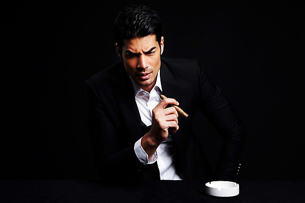 포토 JPG 스튜디오촬영 외국인 해외기획촬영 2012년태국 남자 맨라이프 비즈니스 탁자 검은배경 스트레스 흡연 담배 실내 한명 들기 사람 정장 상반신 성인 앞모습 30대 비즈니스라이프 직장인 비즈니스맨 괴로움 재떨이 성인남자한명만 장년만 장년남자만 장년남자한명만 국내포토 직업 1 라이프스타일 옷 감정 뷰포인트 가구 백그라운드 모션 인종 내부 장년 검은색 남자만 남자한명만 성인남자만 성인만 파일형식