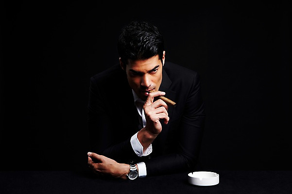 포토 JPG 스튜디오촬영 외국인 해외기획촬영 응시 2012년태국 남자 맨라이프 비즈니스 탁자 검은배경 스트레스 흡연 담배 실내 한명 들기 사람 정장 상반신 성인 앞모습 30대 비즈니스라이프 직장인 비즈니스맨 물기 괴로움 재떨이 성인남자한명만 장년만 장년남자만 장년남자한명만 국내포토 직업 1 라이프스타일 시선 옷 감정 뷰포인트 가구 백그라운드 모션 인종 내부 장년 검은색 남자만 남자한명만 성인남자만 성인만 파일형식