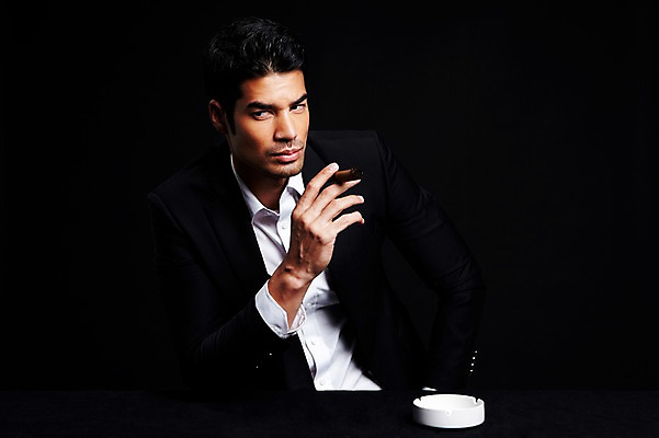 포토 JPG 스튜디오촬영 외국인 해외기획촬영 응시 2012년태국 남자 맨라이프 비즈니스 탁자 검은배경 스트레스 흡연 담배 실내 한명 들기 사람 정장 상반신 성인 앞모습 30대 비즈니스라이프 직장인 비즈니스맨 괴로움 재떨이 성인남자한명만 장년만 장년남자만 장년남자한명만 국내포토 직업 1 라이프스타일 시선 옷 감정 뷰포인트 가구 백그라운드 모션 인종 내부 장년 검은색 남자만 남자한명만 성인남자만 성인만 파일형식