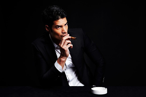 포토 JPG 스튜디오촬영 외국인 해외기획촬영 2012년태국 남자 맨라이프 비즈니스 탁자 검은배경 스트레스 흡연 담배 실내 한명 들기 사람 정장 상반신 성인 앞모습 30대 비즈니스라이프 직장인 비즈니스맨 물기 괴로움 재떨이 성인남자한명만 장년만 장년남자만 장년남자한명만 국내포토 직업 1 라이프스타일 옷 감정 뷰포인트 가구 백그라운드 모션 인종 내부 장년 검은색 남자만 남자한명만 성인남자만 성인만 파일형식