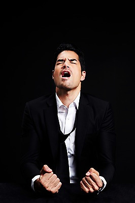 포토 JPG 스튜디오촬영 외국인 해외기획촬영 2012년태국 남자 맨라이프 비즈니스 검은배경 스트레스 실내 한명 사람 정장 상반신 성인 앞모습 30대 비즈니스라이프 눈감음 외침 주먹 직장인 비즈니스맨 괴로움 성인남자한명만 장년만 장년남자만 장년남자한명만 국내포토 직업 1 라이프스타일 옷 감정 뷰포인트 백그라운드 모션 인종 내부 장년 검은색 소리 남자만 남자한명만 성인남자만 성인만 파일형식