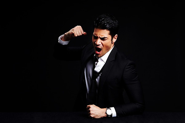 포토 JPG 스튜디오촬영 외국인 해외기획촬영 2012년태국 남자 맨라이프 비즈니스 검은배경 스트레스 실내 한명 사람 정장 상반신 성인 앞모습 30대 비즈니스라이프 외침 주먹 직장인 비즈니스맨 괴로움 성인남자한명만 장년만 장년남자만 장년남자한명만 국내포토 직업 1 라이프스타일 옷 감정 뷰포인트 백그라운드 모션 인종 내부 장년 검은색 소리 남자만 남자한명만 성인남자만 성인만 파일형식