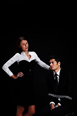 포토 JPG 스튜디오촬영 외국인 해외기획촬영 2012년태국 여자 남자 맨라이프 의자 비즈니스 검은배경 스트레스 실내 서기 사람 앉기 정장 성인 두명 30대 비즈니스라이프 직장인 비즈니스맨 비즈니스우먼 쇠사슬 묶기 구속 괴로움 장년만 국내포토 직업 라이프스타일 옷 감정 가구 백그라운드 컨셉 모션 인종 내부 장년 검은색 성인만 파일형식