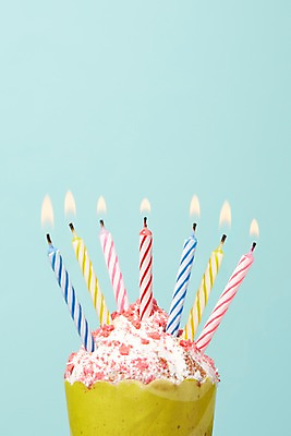 포토 JPG 스튜디오촬영 음식 빵 백그라운드 초 촛불 실내 이벤트 근접촬영 사람없음 장식 케이크 생일케이크 컵케이크 오브젝트 국내포토 뷰포인트 디저트 내부 파일형식