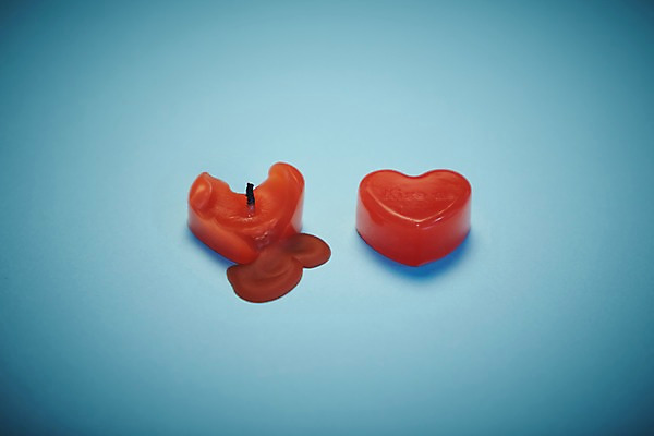 포토 JPG 스튜디오촬영 백그라운드 초 촛불 실내 이벤트 근접촬영 사람없음 장식 하트 오브젝트 촛농 국내포토 녹이기 모양 뷰포인트 모션 내부 파일형식