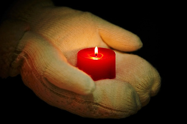 포토 JPG 스튜디오촬영 손 장갑 백그라운드 초 촛불 실내 한명 들기 이벤트 근접촬영 신체부위 장식 양손 오브젝트 국내포토 1 잡화 뷰포인트 모션 사람 내부 파일형식