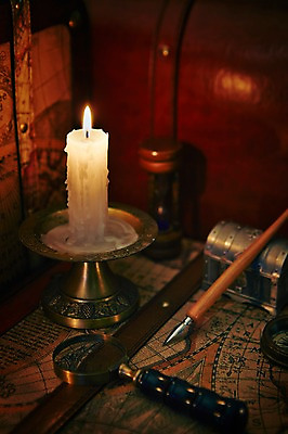 포토 JPG 스튜디오촬영 백그라운드 지도 초 촛불 돋보기 실내 자 이벤트 근접촬영 사람없음 아웃포커스 장식 모래시계 오브젝트 촛대 펜촉 국내포토 모래 뷰포인트 시계 문구용품 촬영기법 내부 펜 파일형식